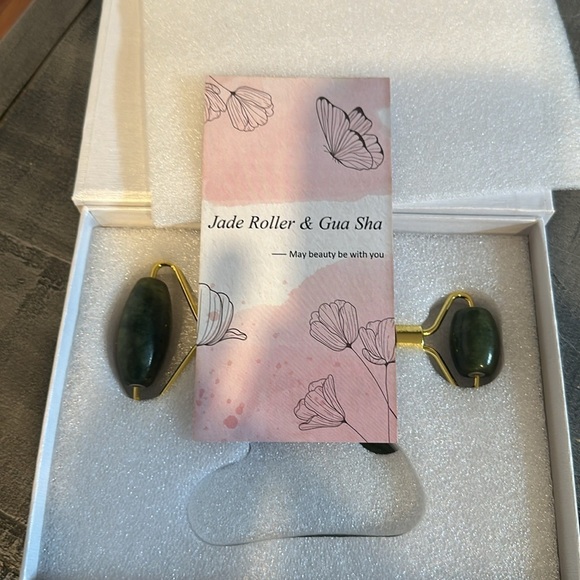 Jade Roller and Gua Sha New in box - Picture 2 of 3